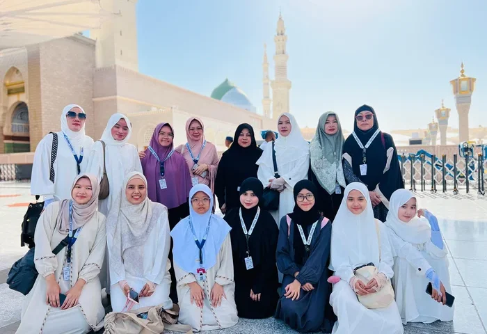 jamaah nava tour sedang melaksanakan umroh plus dubai