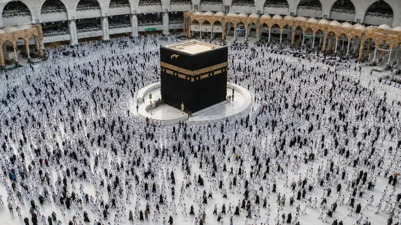 Jutaan jamaah melakukan tawaf mengelilingi Ka'bah di Masjidil Haram, Makkah