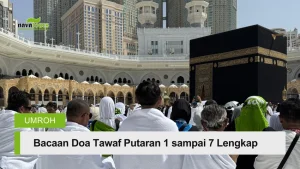 Jamaah nava tour membaca doa saat tawaf mengelilingi Ka’bah