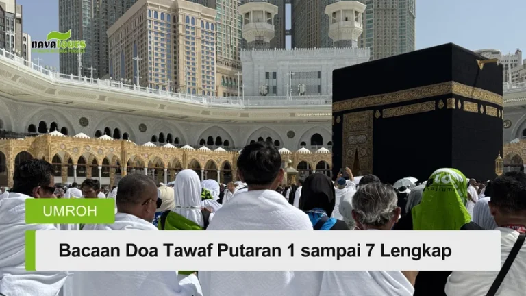 Jamaah nava tour membaca doa saat tawaf mengelilingi Ka’bah
