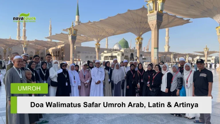 jamaah membaca doa walimatus safar umroh di Masjid Nabawi